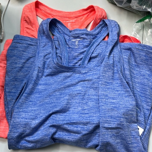 NWT Tech Stretch Racerback Tank Tops Medium 2 Pack - Picture 3 of 3